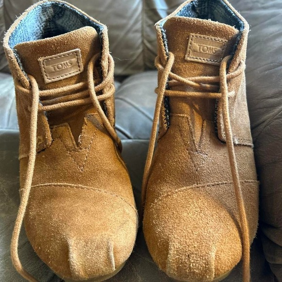 Toms Shoes - Toms tan suede wedge ankle boots, sz 6 boho style